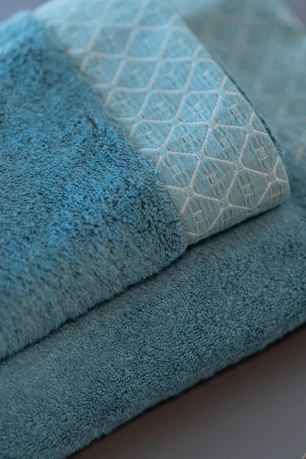 Belmanetti Bamboo Blended Towel With Deluxe Trim in Green - Sustainable fabric