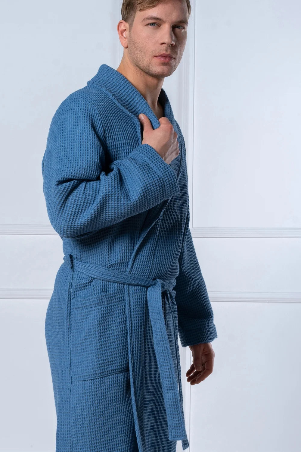 Belmanetti Shawl Collar Men Bathrobe Bamboo Cotton in white - Free delivery available