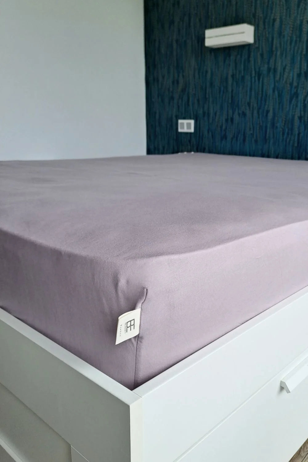 Belmanetti Bamboo Cotton Fitted Bed Sheet Luxe in gray - Gift-ready packaging