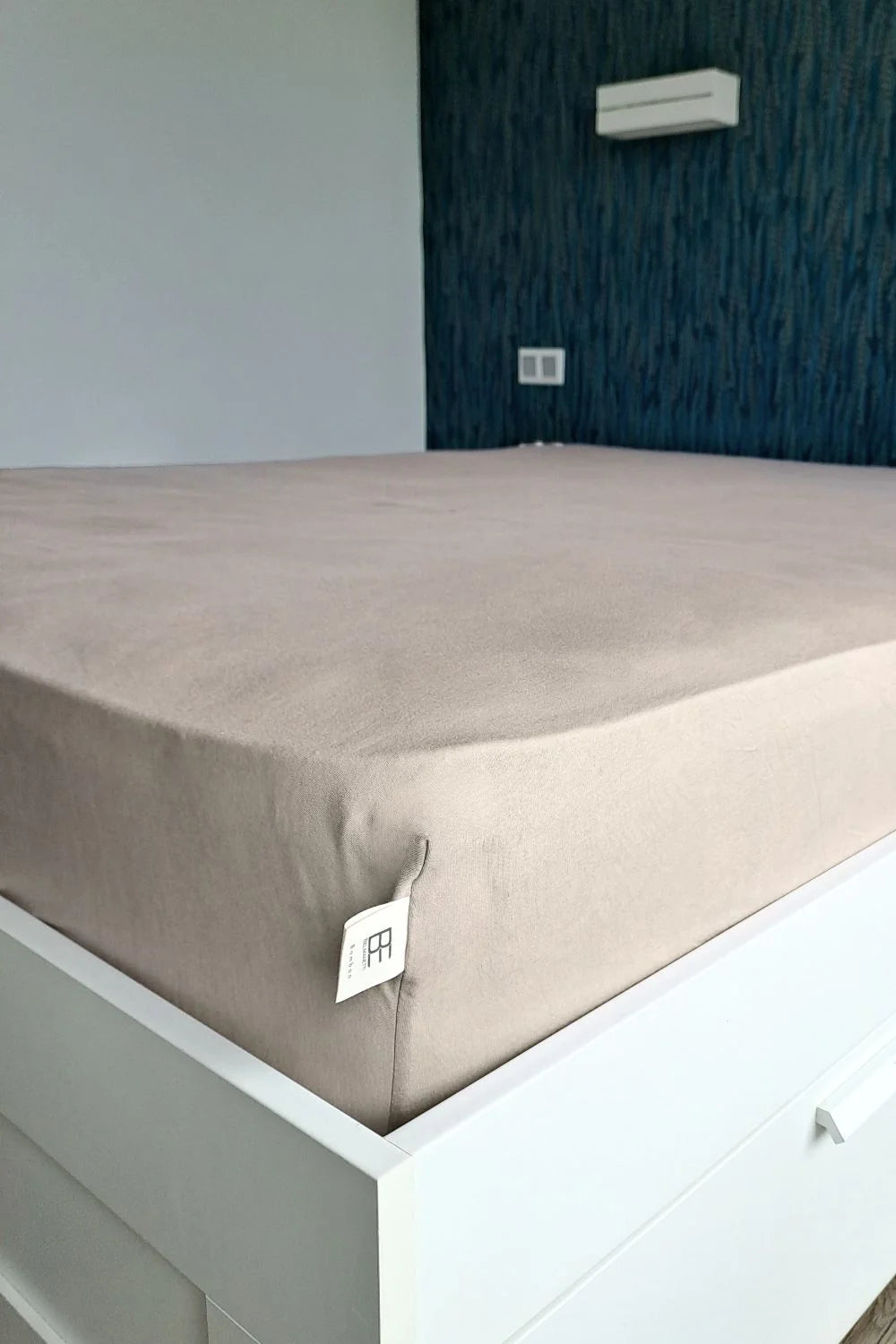 Belmanetti Bamboo Cotton Fitted Bed Sheet Luxe in gray - Ideal for spa and home