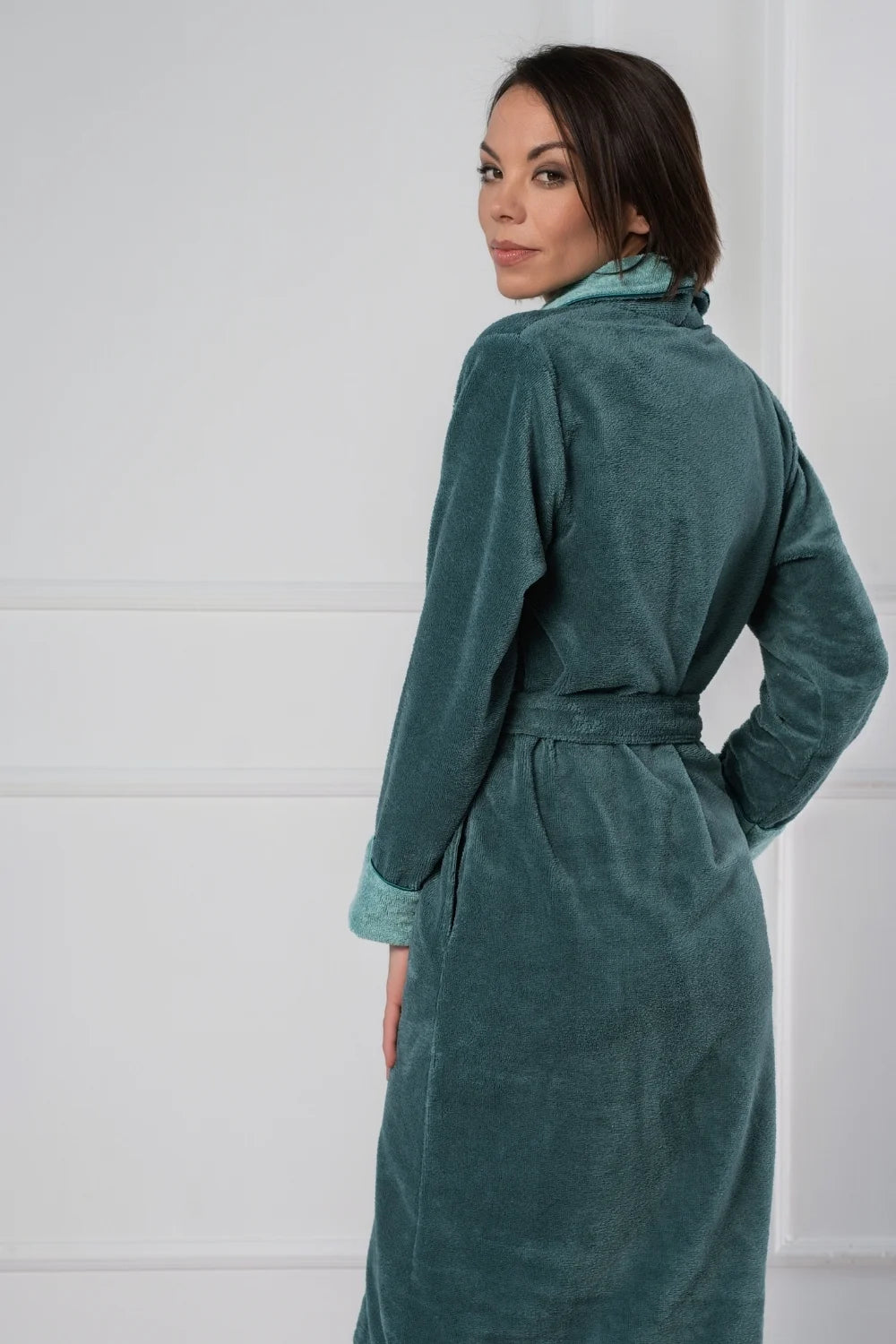Women’s Dual-Tone Shawl Collar Bathrobe in Bamboo Velour Terry