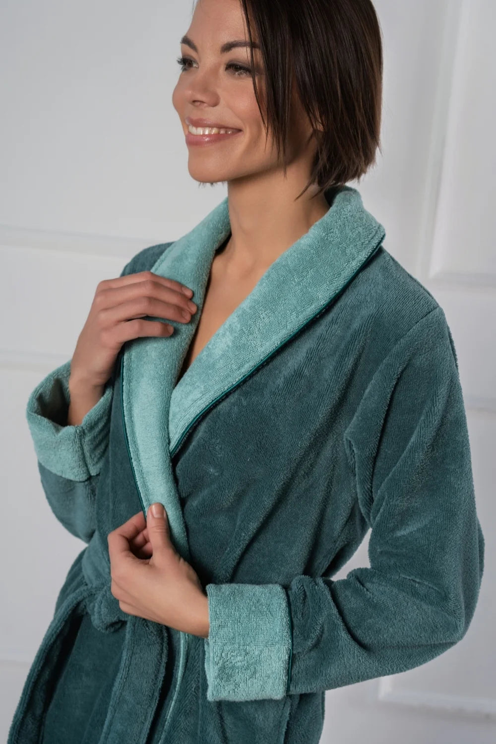 Women’s Dual-Tone Shawl Collar Bathrobe in Bamboo Velour Terry