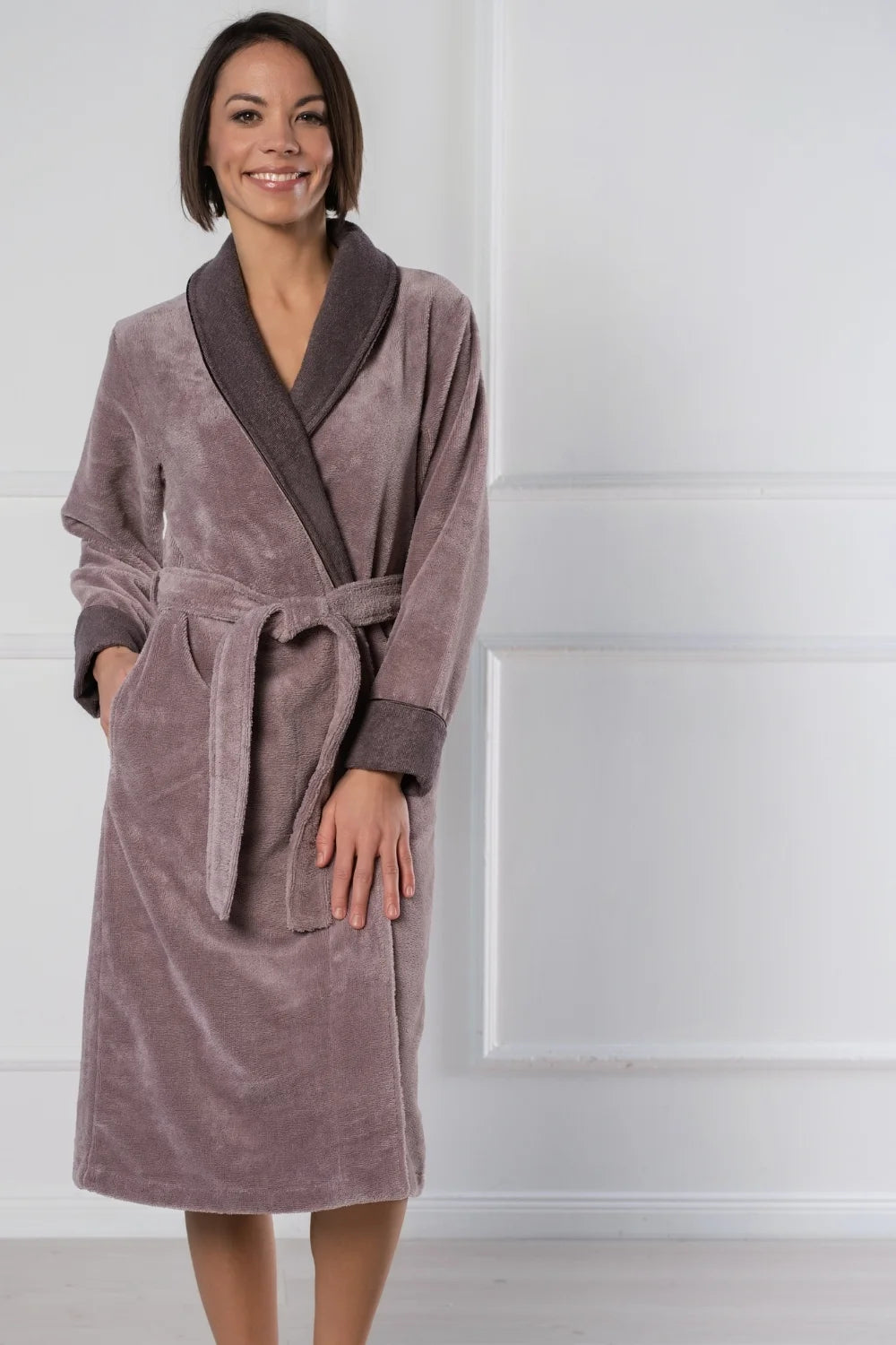 Women’s Dual-Tone Shawl Collar Bathrobe in Bamboo Velour Terry