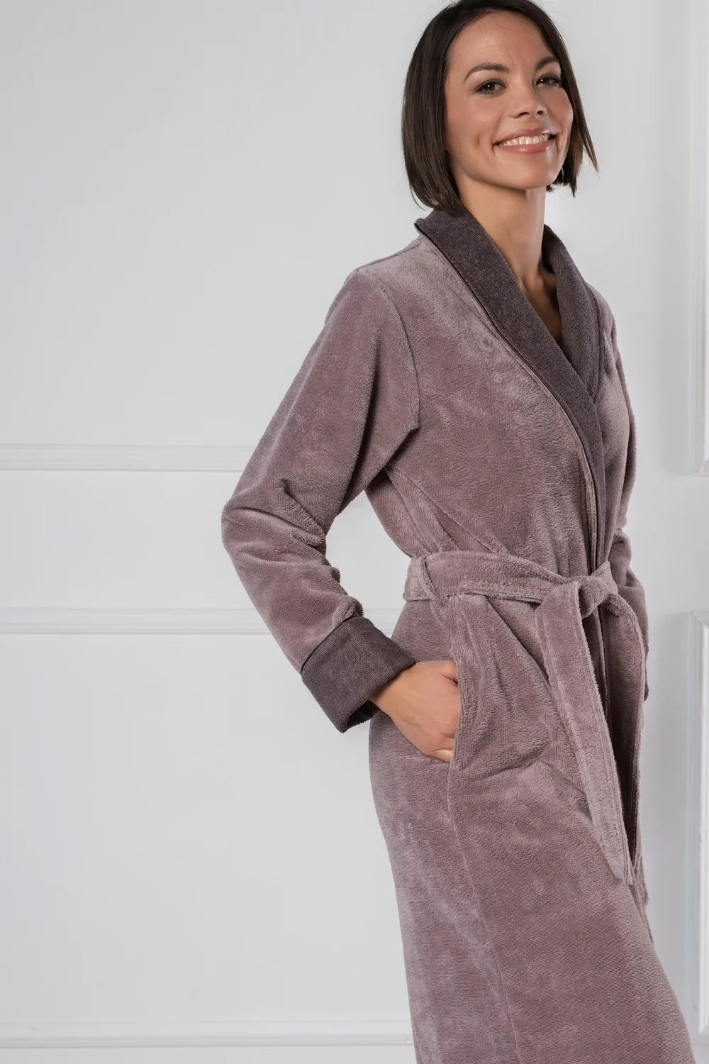 Women’s Dual-Tone Shawl Collar Bathrobe in Bamboo Velour Terry