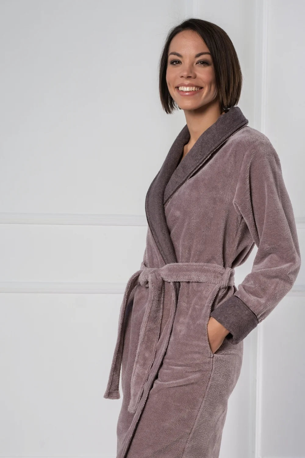Women’s Dual-Tone Shawl Collar Bathrobe in Bamboo Velour Terry