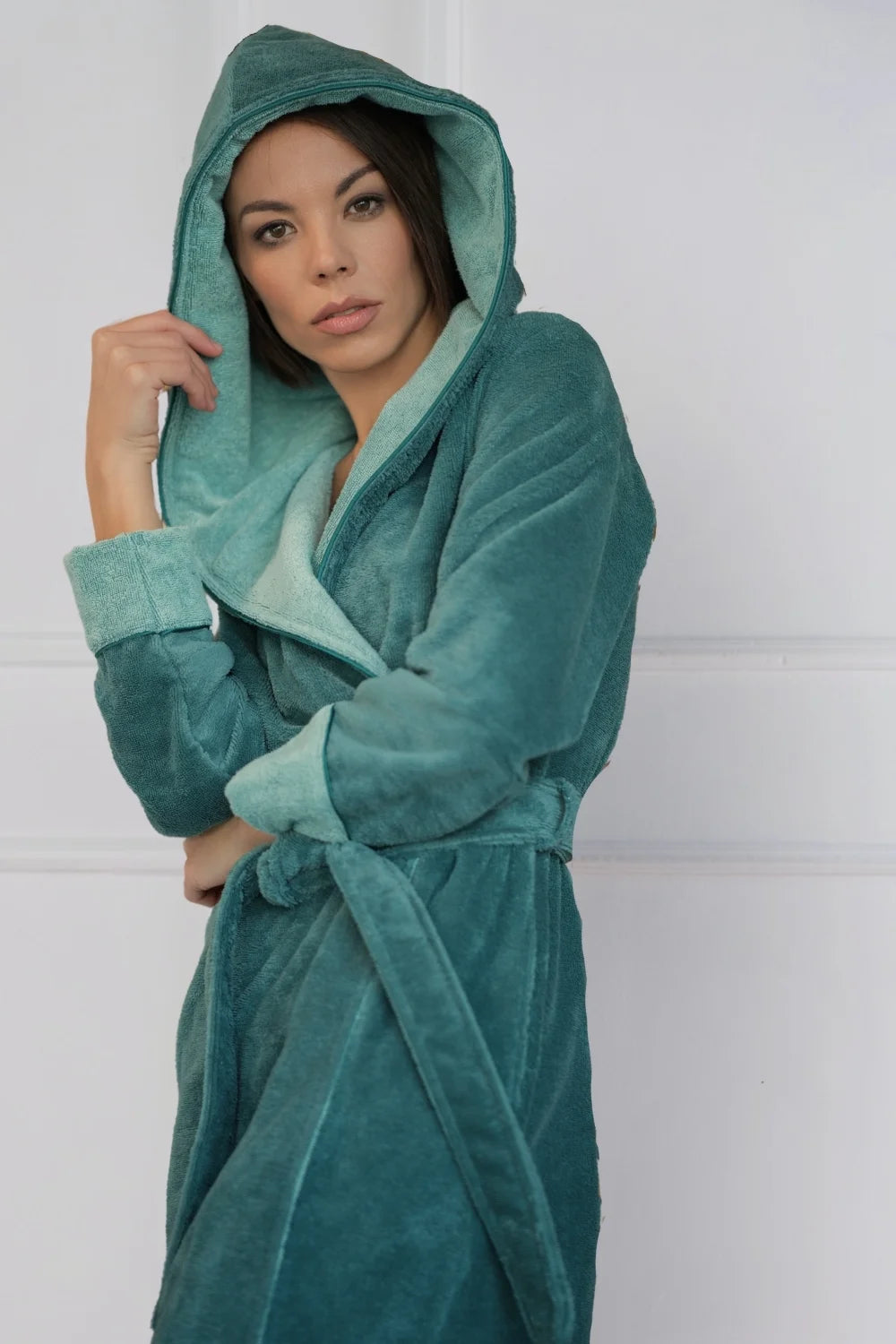 Women’s Dual-Tone Hooded Bathrobe in Bamboo Velour Terry