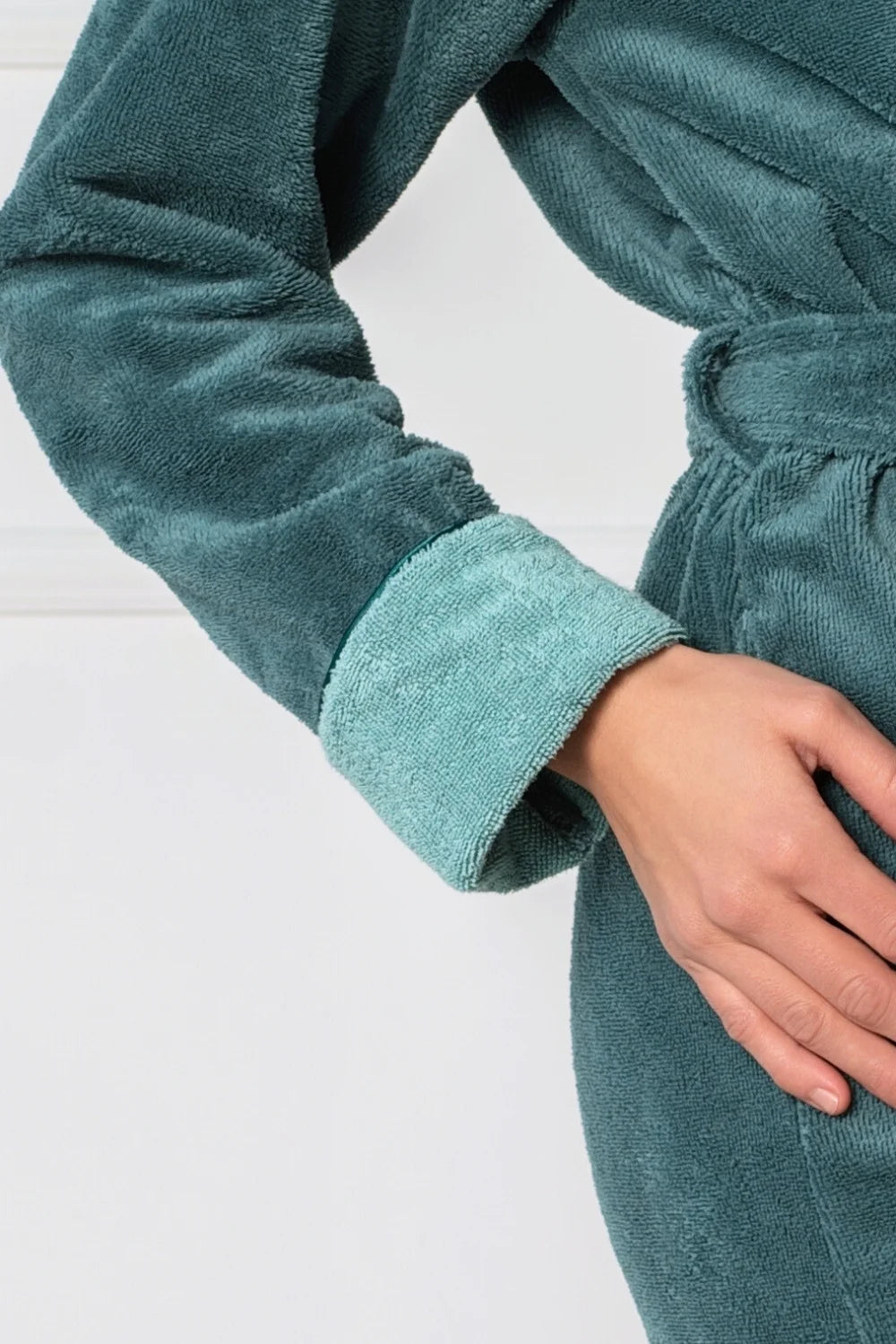 Women’s Dual-Tone Hooded Bathrobe in Bamboo Velour Terry