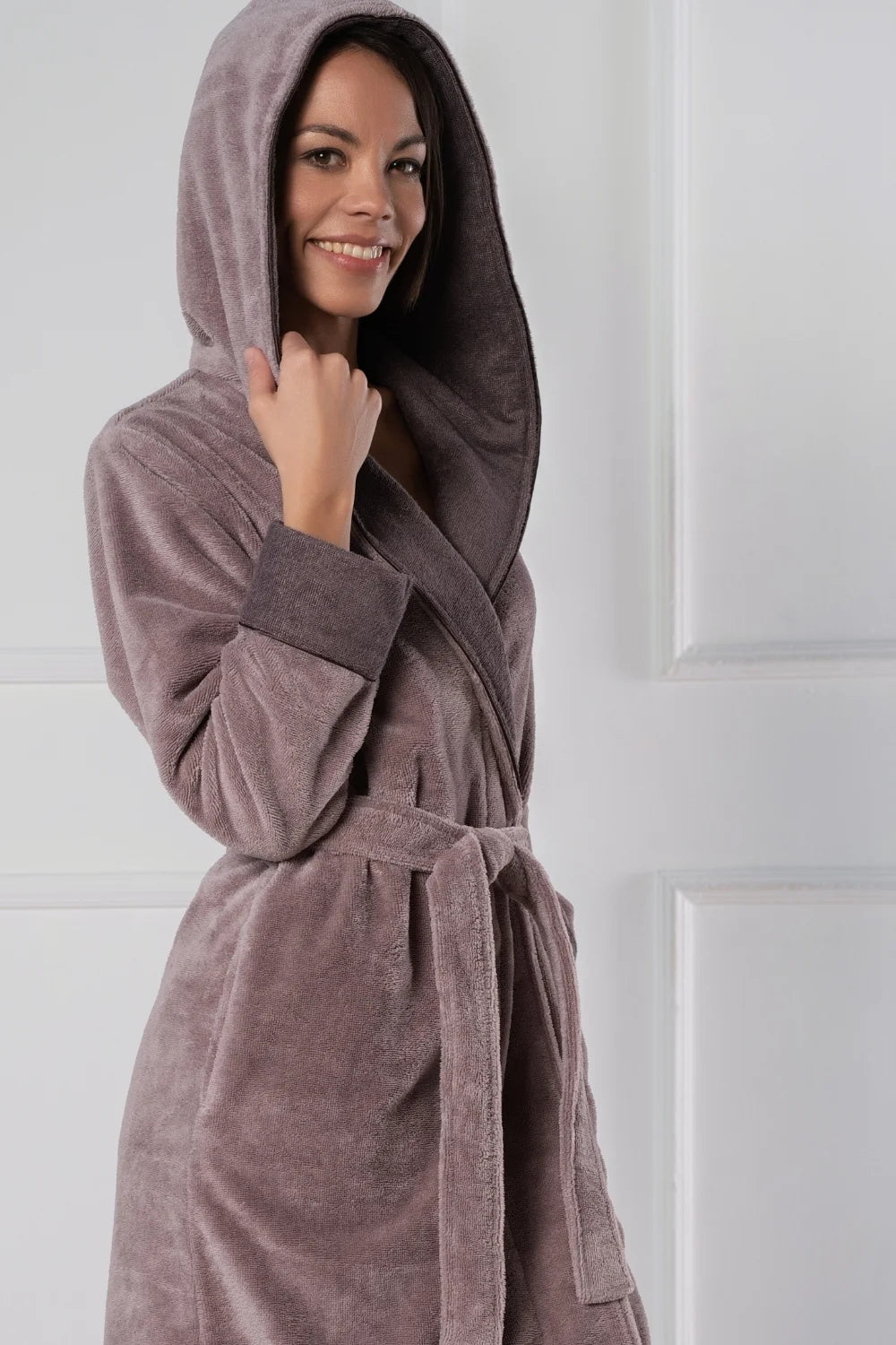 Women’s Dual-Tone Hooded Bathrobe in Bamboo Velour Terry