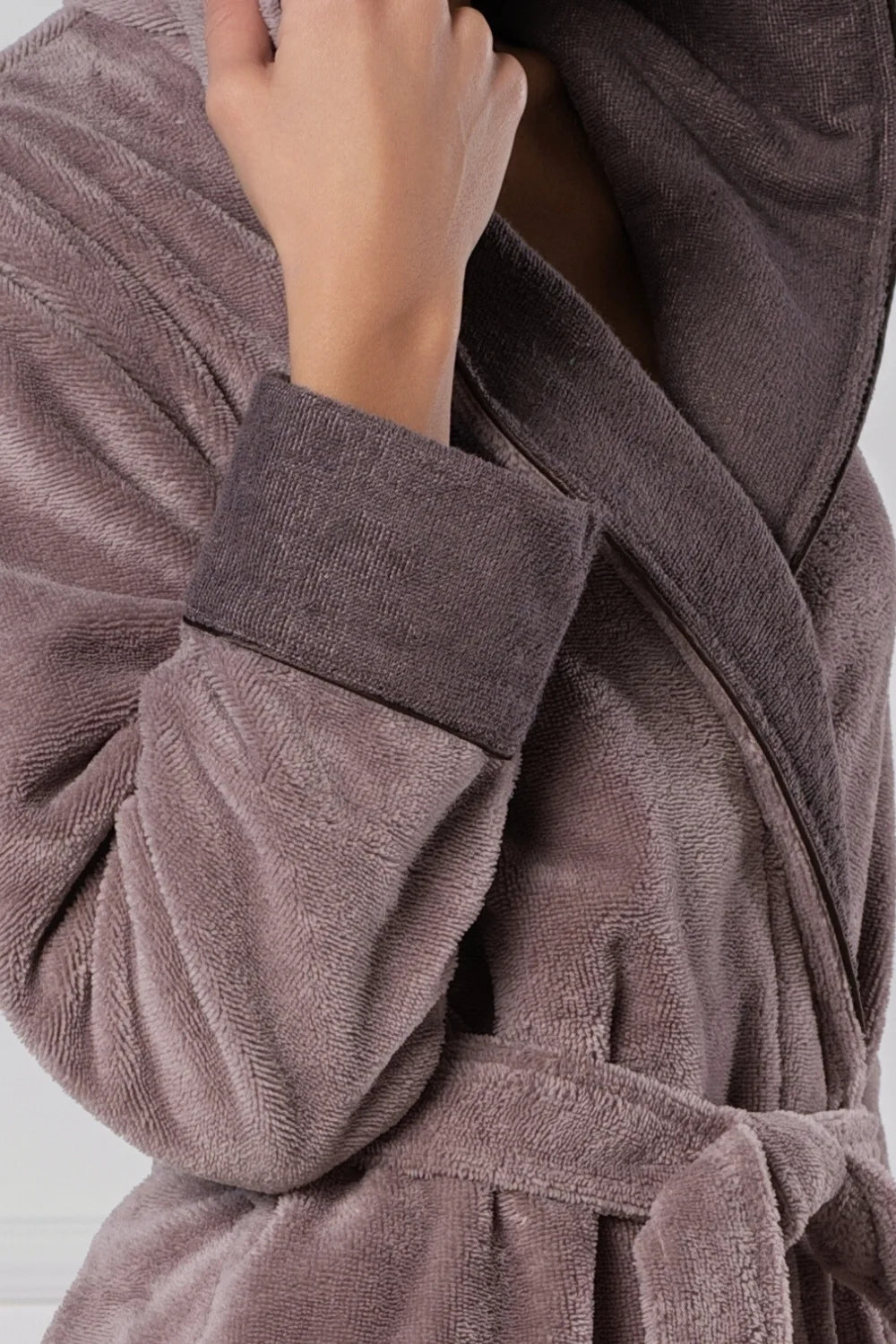 Women’s Dual-Tone Hooded Bathrobe in Bamboo Velour Terry