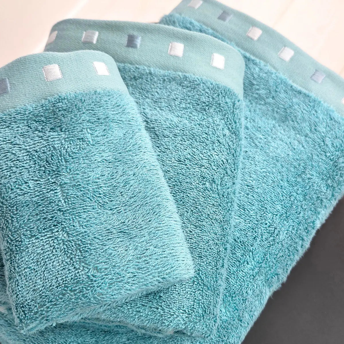 Bamboo-Cotton Towel – Velvety Soft & Quick-Drying