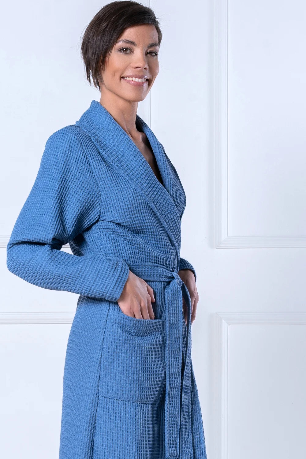 Belmanetti Bamboo Women Waffle Shawl Collar Bathrobe in white - Bamboo-based comfort