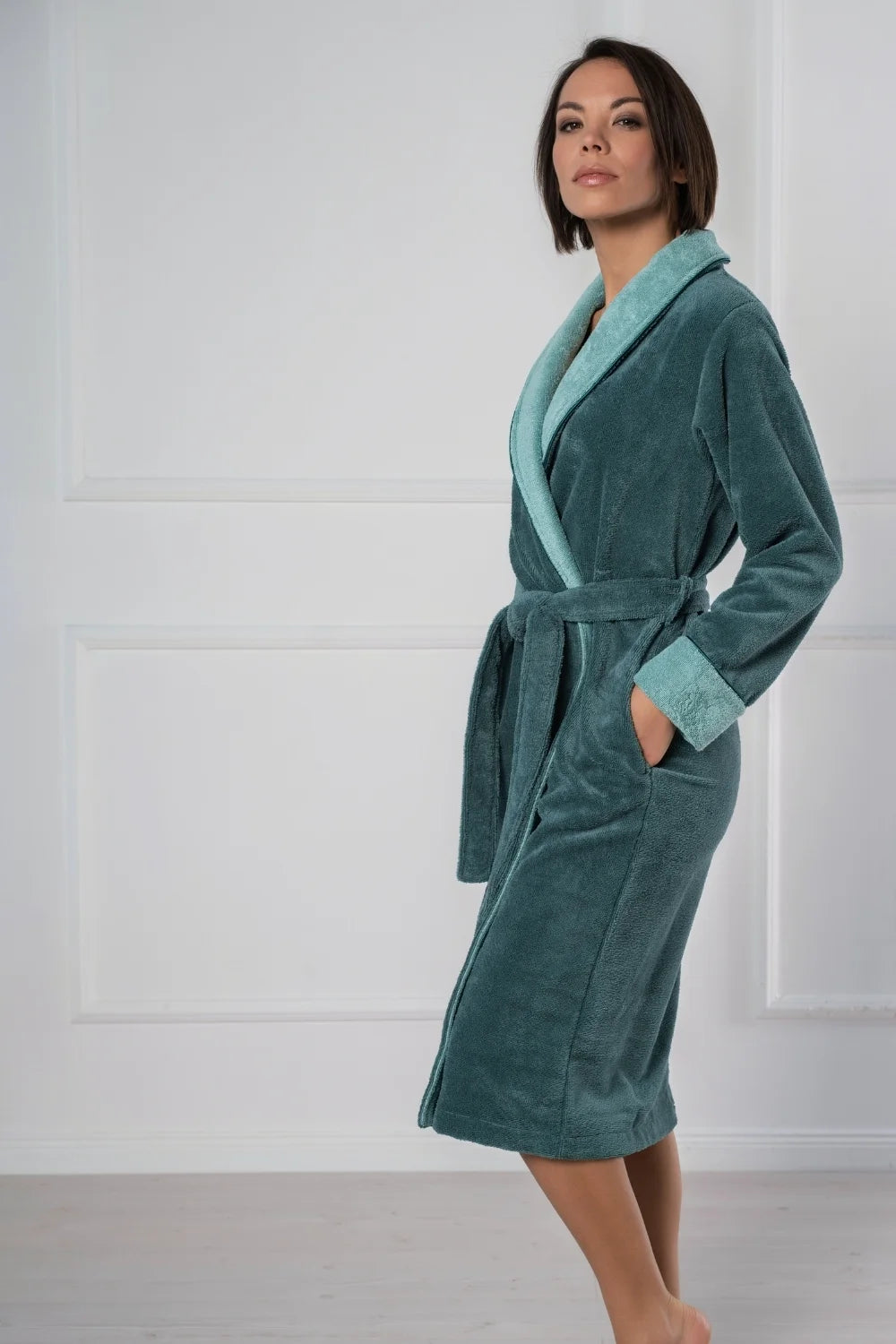 Women’s Dual-Tone Shawl Collar Bathrobe in Bamboo Velour Terry