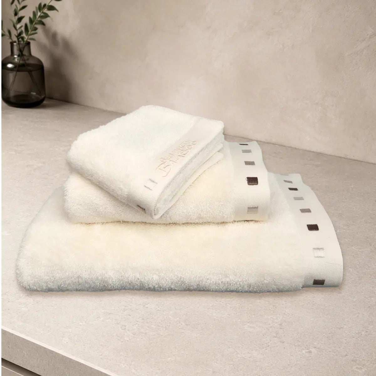 Bamboo-Cotton Towel – Velvety Soft & Quick-Drying